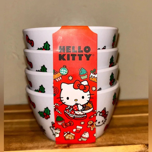 Hello Kitty stackable Christmas Bowls by Sanrio. 4 bowls. 100% Melamine. NWTS🎁 - Picture 1 of 10